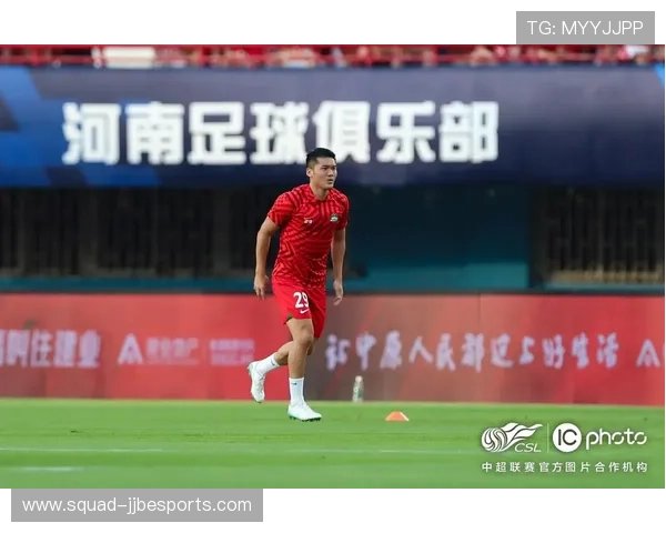 微笑足球星：从球场到生活的魅力传递与个人成长之路