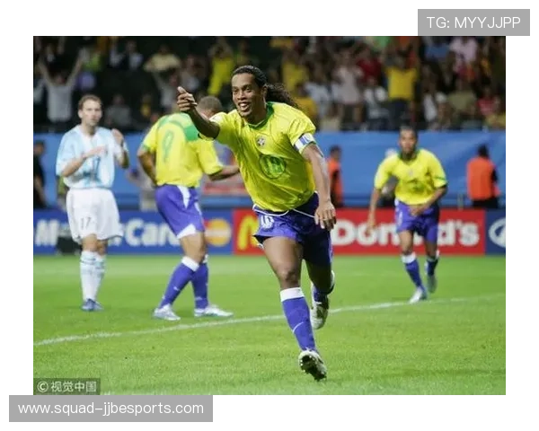 足球传奇小罗：21号球星的辉煌与传奇人生